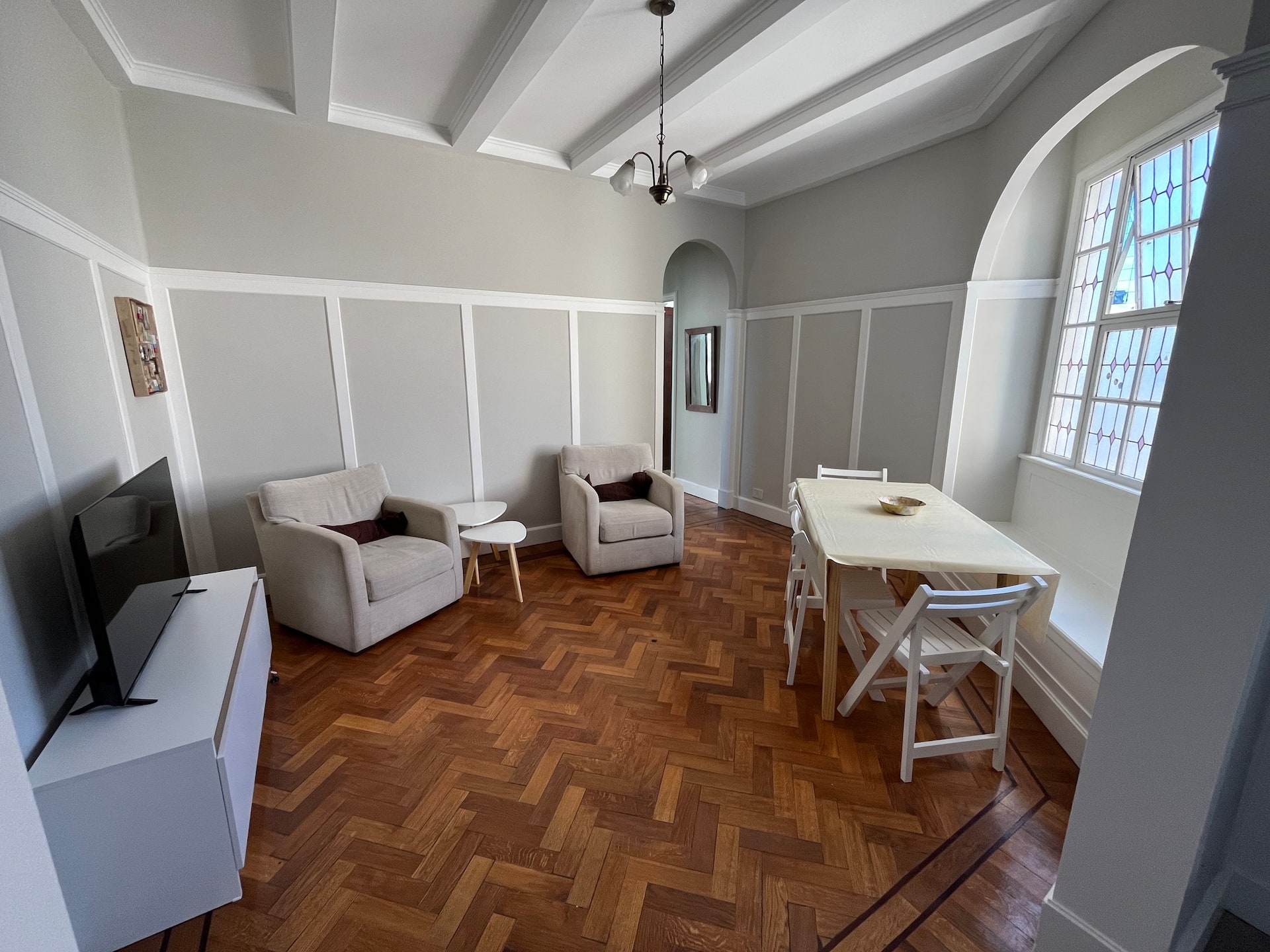 Recently refurbished two-bedroom apartment in Monserrat