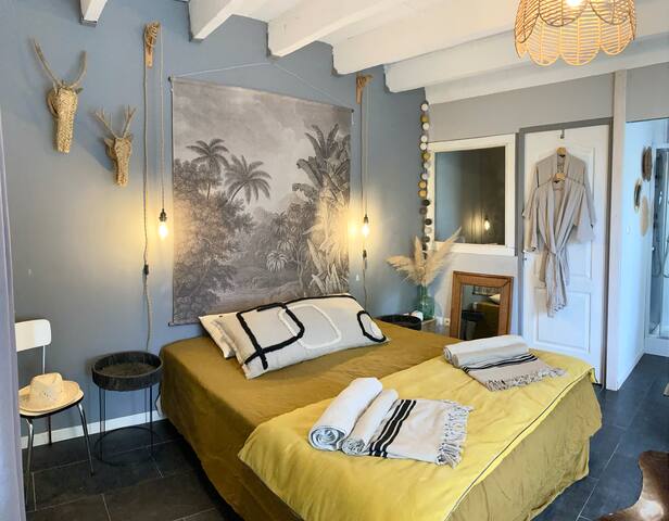 Large air-cond. villa with lodge, pool and jacuzzi gallery image 4