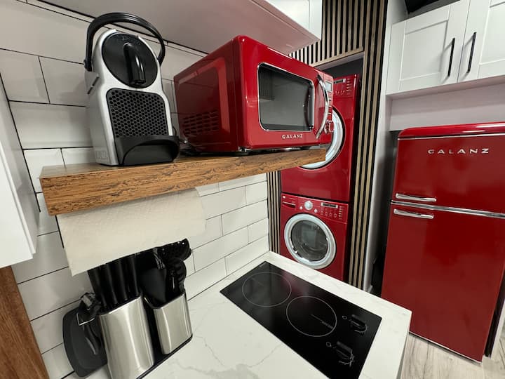 El Cube - Modern, Retro Escape - North Lauderdale, FL