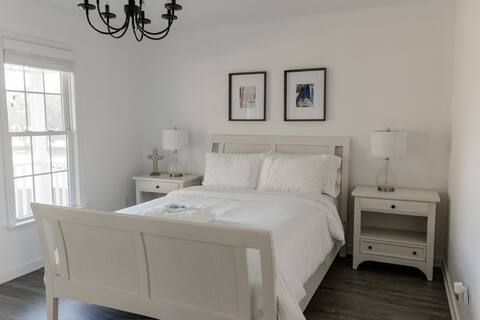 Whitewood Inn - 6 bedroom on Huguenot Trail!