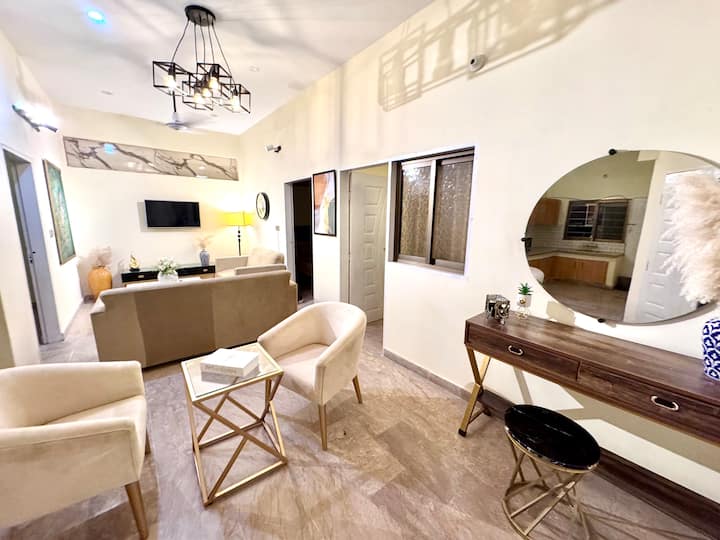 Designer- Hi Speed Wifi 2 Br Lounge: 3 Min-airport - 카라치