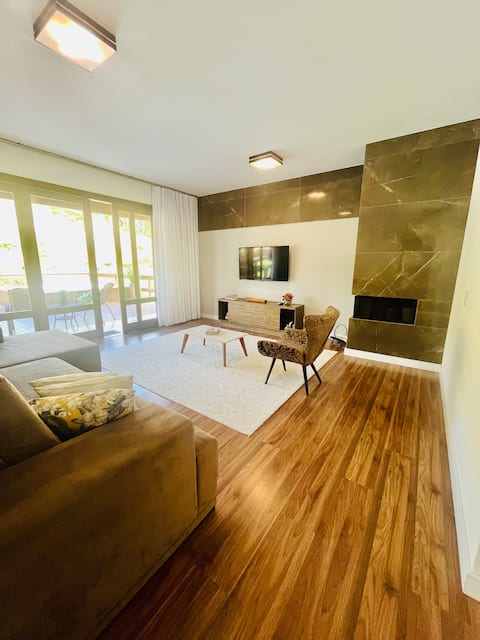 Amazing house, 
with spa overlooking the lagoon