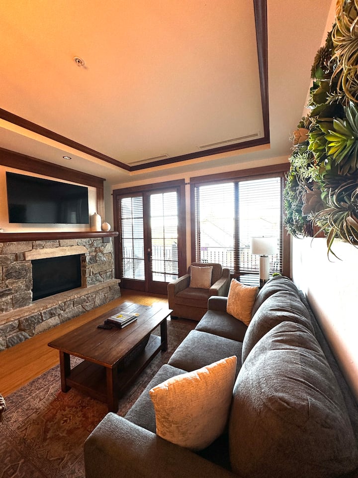 Perfect 1/1 In The Heart Of Northstar Village - Kings Beach