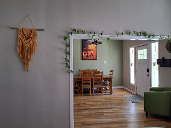 Two King Beds, Downtown, Full Kitchen, Fenced Yard - Grand Junction, CO