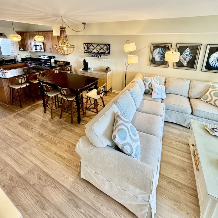 Center Of Dewey Bottle & Cork Street-sleeps 12 - Rehoboth Beach, DE