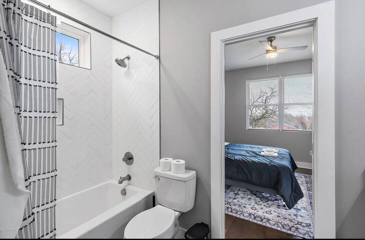 Broadway Getaway! 5 miles to Downtown Nashville! gallery image 5