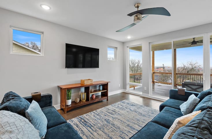 Broadway Getaway! 5 miles to Downtown Nashville!