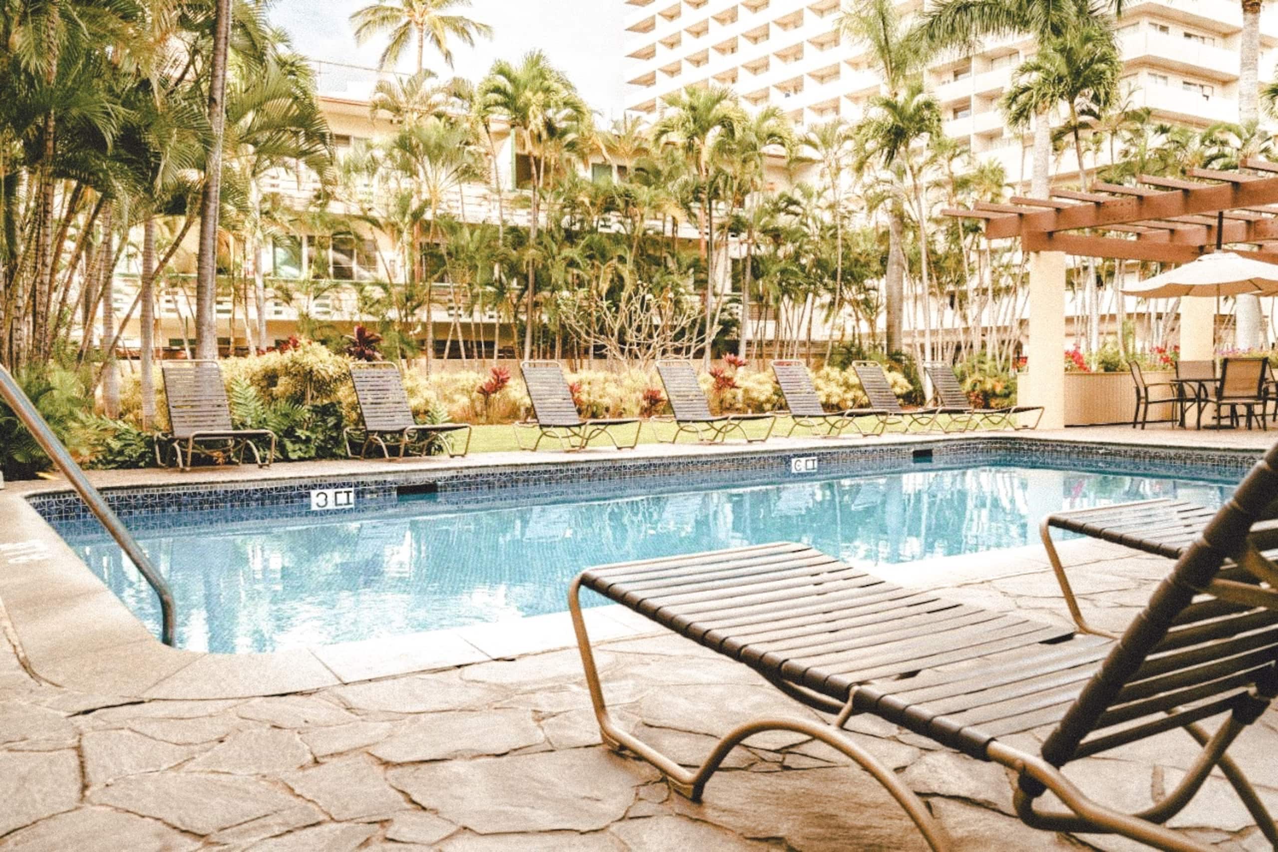 Resort in Honolulu · ★4.95 · Studio · 3 beds · 1 private bath - Image 4