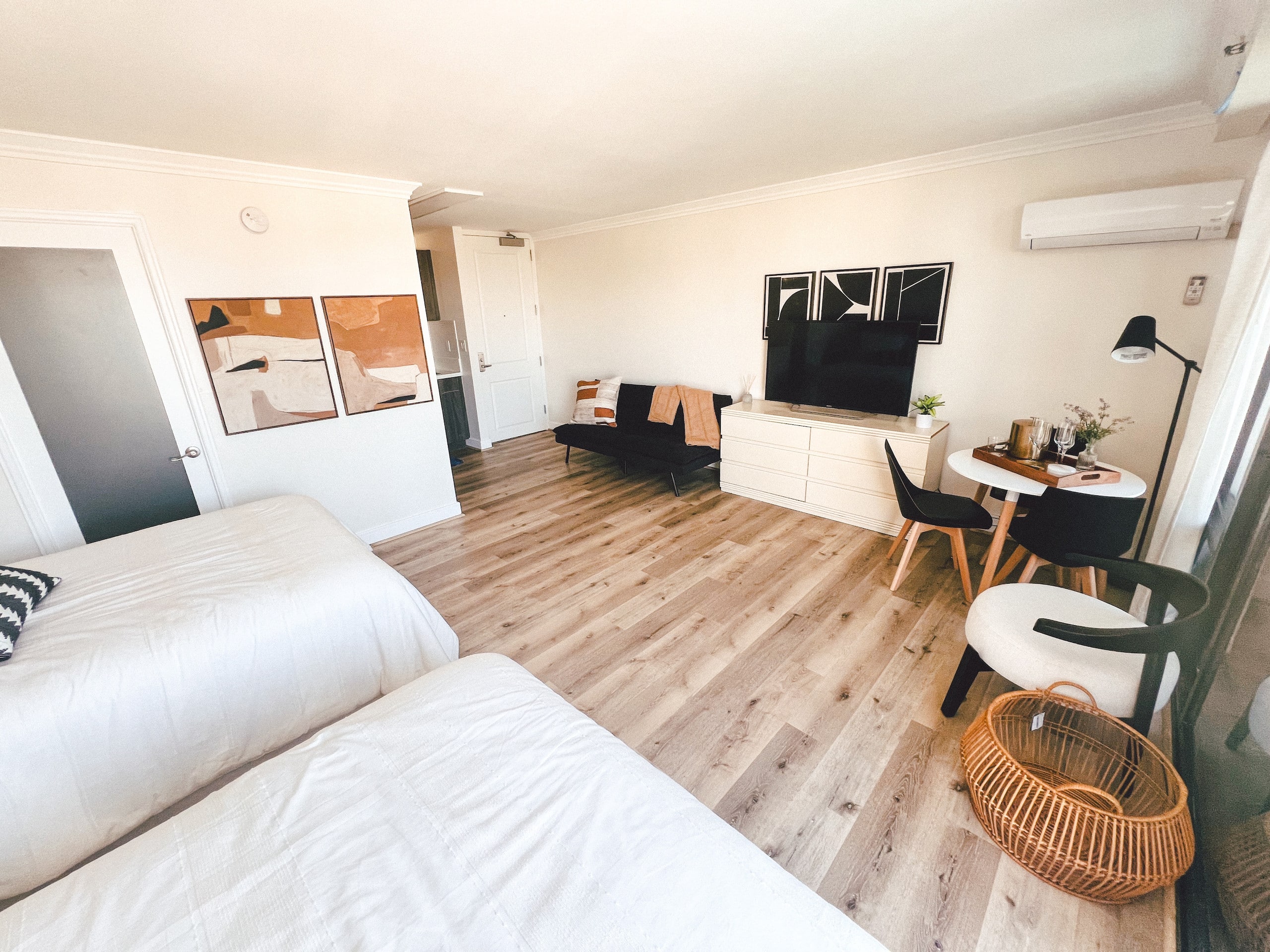 Resort in Honolulu · ★4.95 · Studio · 3 beds · 1 private bath - Image 5