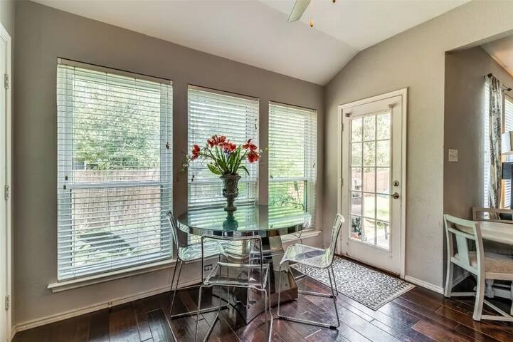 Stunning Luxury Home by AT&T Stadium gallery image 5