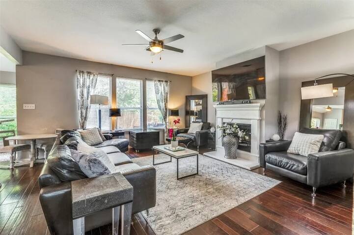 Stunning Luxury Home by AT&T Stadium gallery image 3