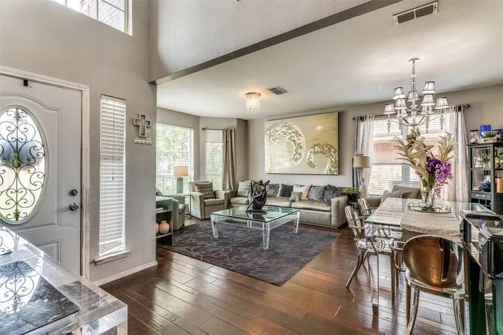 Stunning Luxury Home by AT&T Stadium