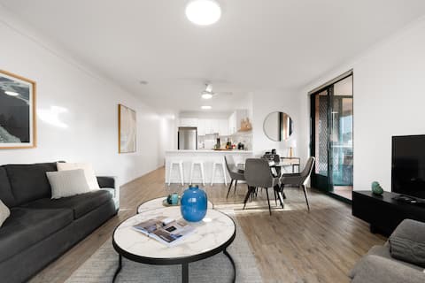 Top performing Airbnb: The Downtown Retreat - Heart of Redfern in Redfern