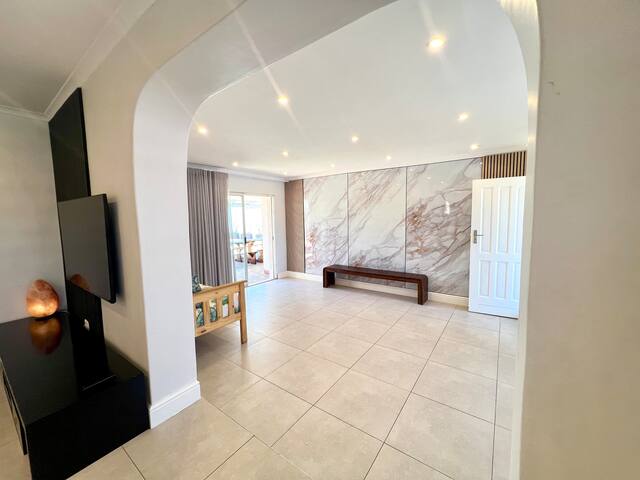 Luxury 14 sleeper Villa Lamsyh / 1000m2 Garden. gallery image 3