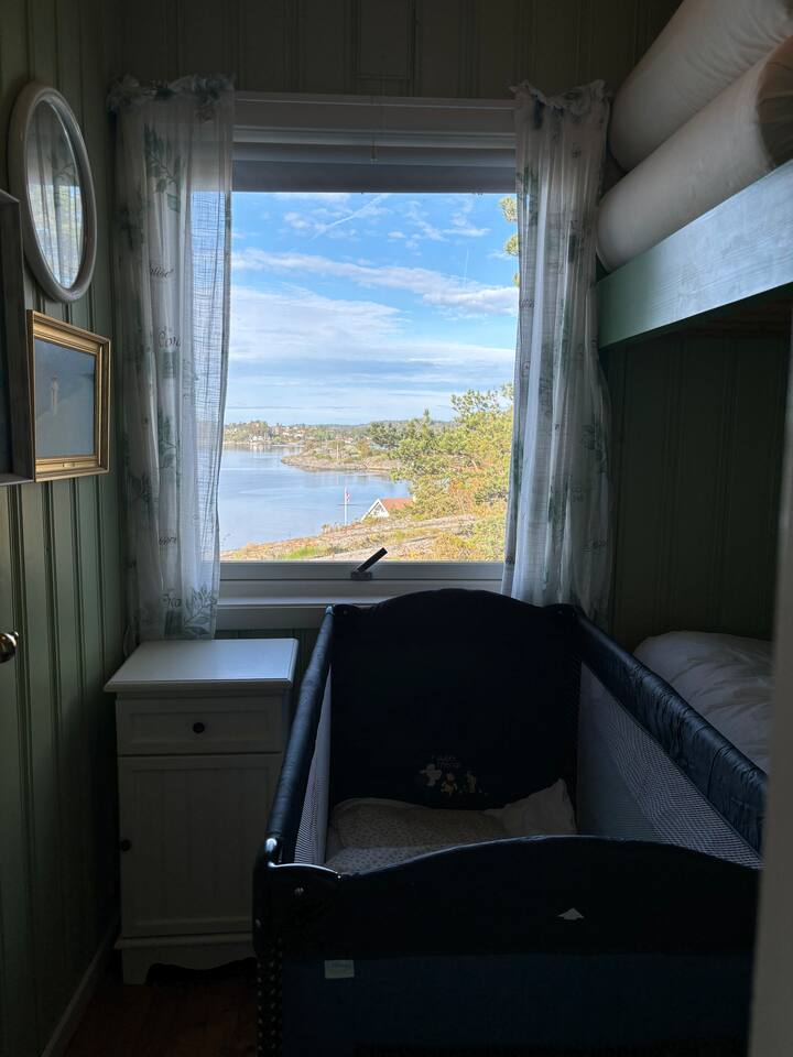 Lite soverom med køyeseng