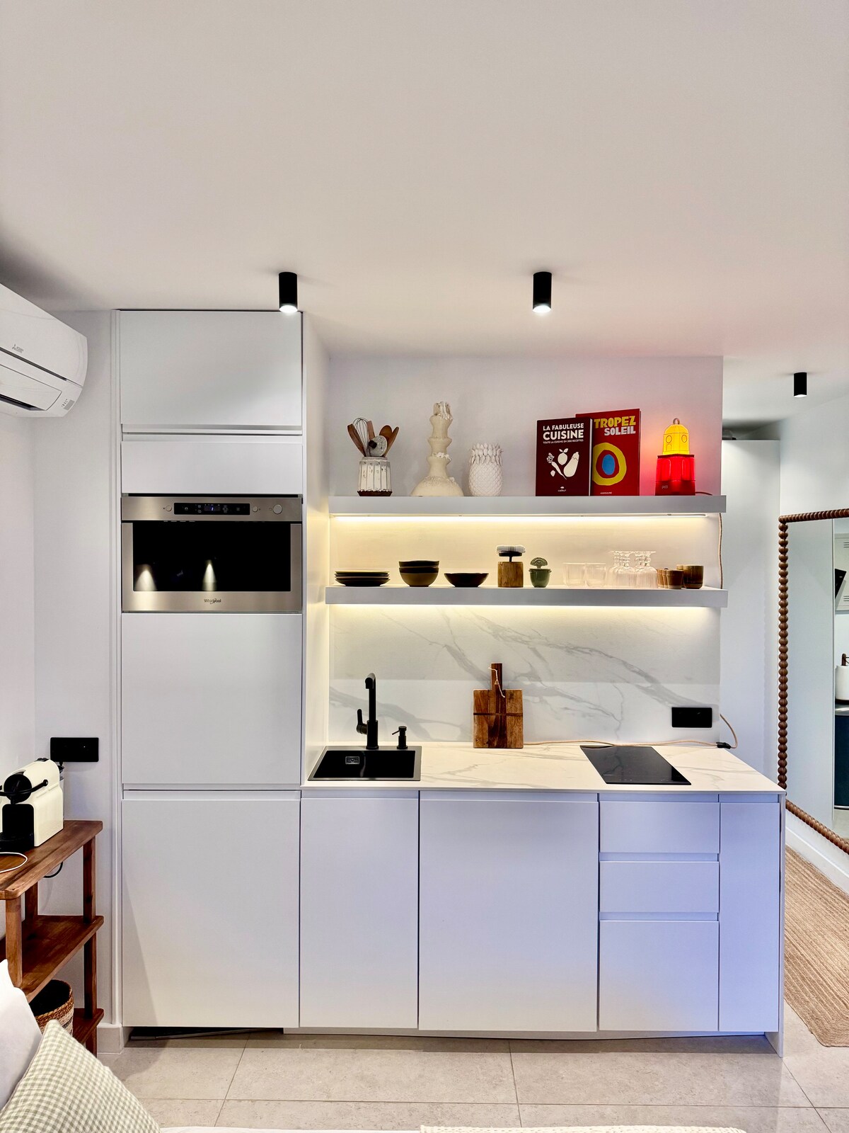 Airbnb performant: Modern studio + parking & SEXY VIEW PortGrimaud à Grimaud