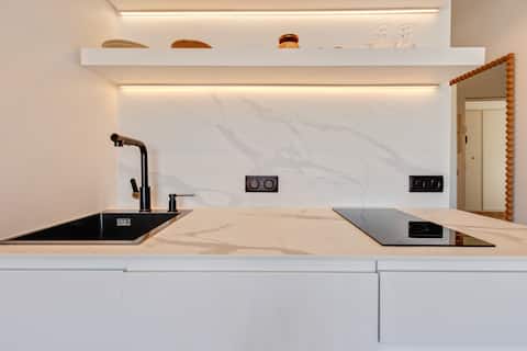 Top performing Airbnb: Modern studio + parking & SEXY VIEW PortGrimaud in Grimaud