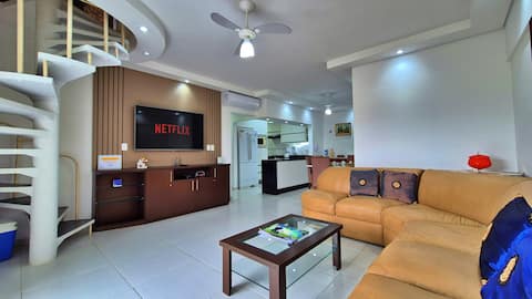 Airbnb em destaque: Duplex Penthouse on the Beach! em Bertioga