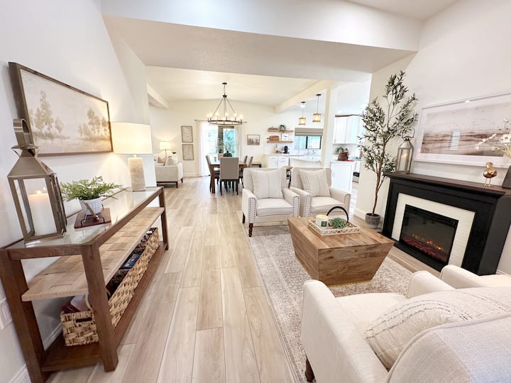 2 Br Luxury Oasis 1 Block From Beach & Downtown - Cocoa Beach, FL