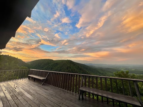6BR Mountain Home | Expansive Views | 35 Acres