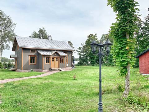 Cozy newly-built house on scenic beach plot