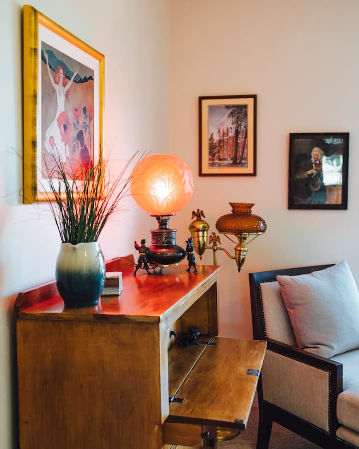 جناح كوين في الطابق العلوي.

تصوير بام دانييل 