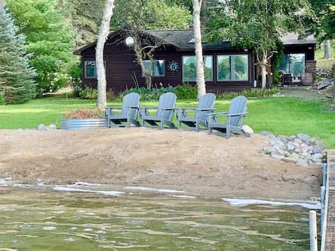 Lakefront-Beach-BBQ-Patio-Kayaks