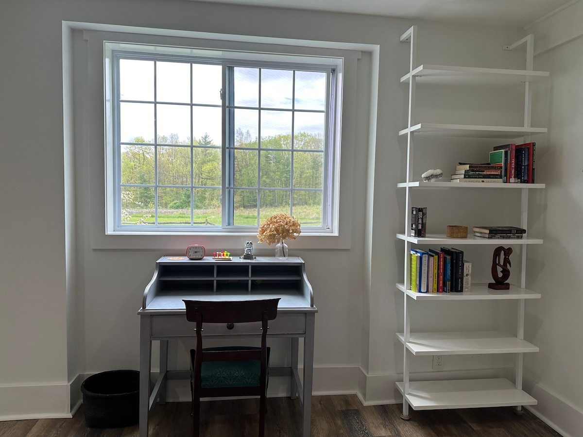 Popular Airbnb listing: Mountain View Retreat in Hudson Valley in Hudson Valley