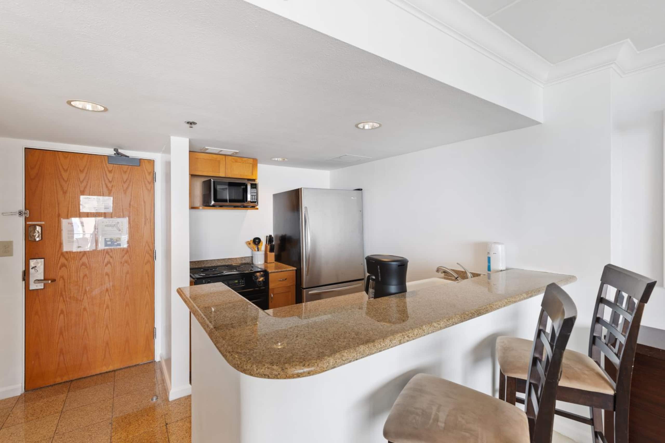 Waikiki Ilikai Resort OceanView Condo with Pools - Image 9