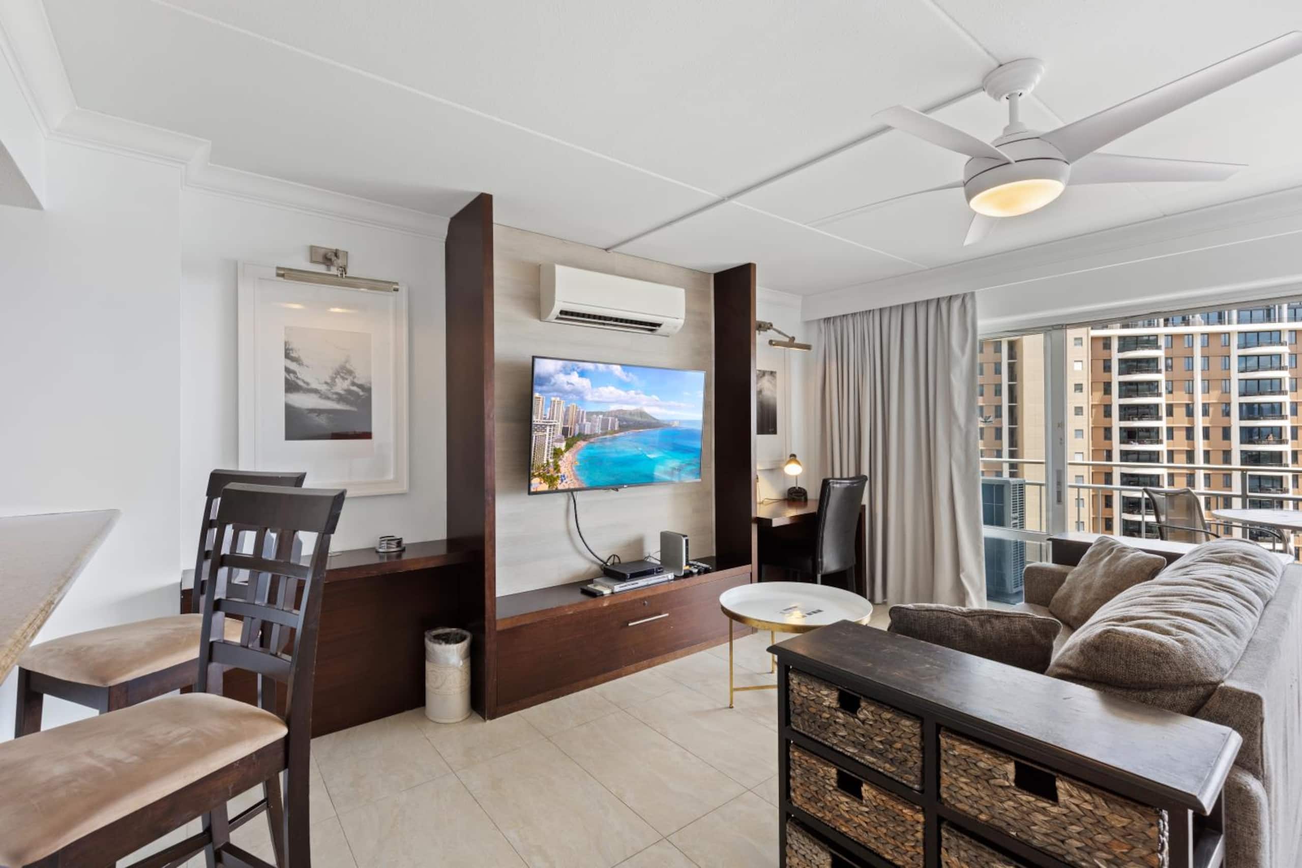 Waikiki Ilikai Resort OceanView Condo with Pools - Image 6