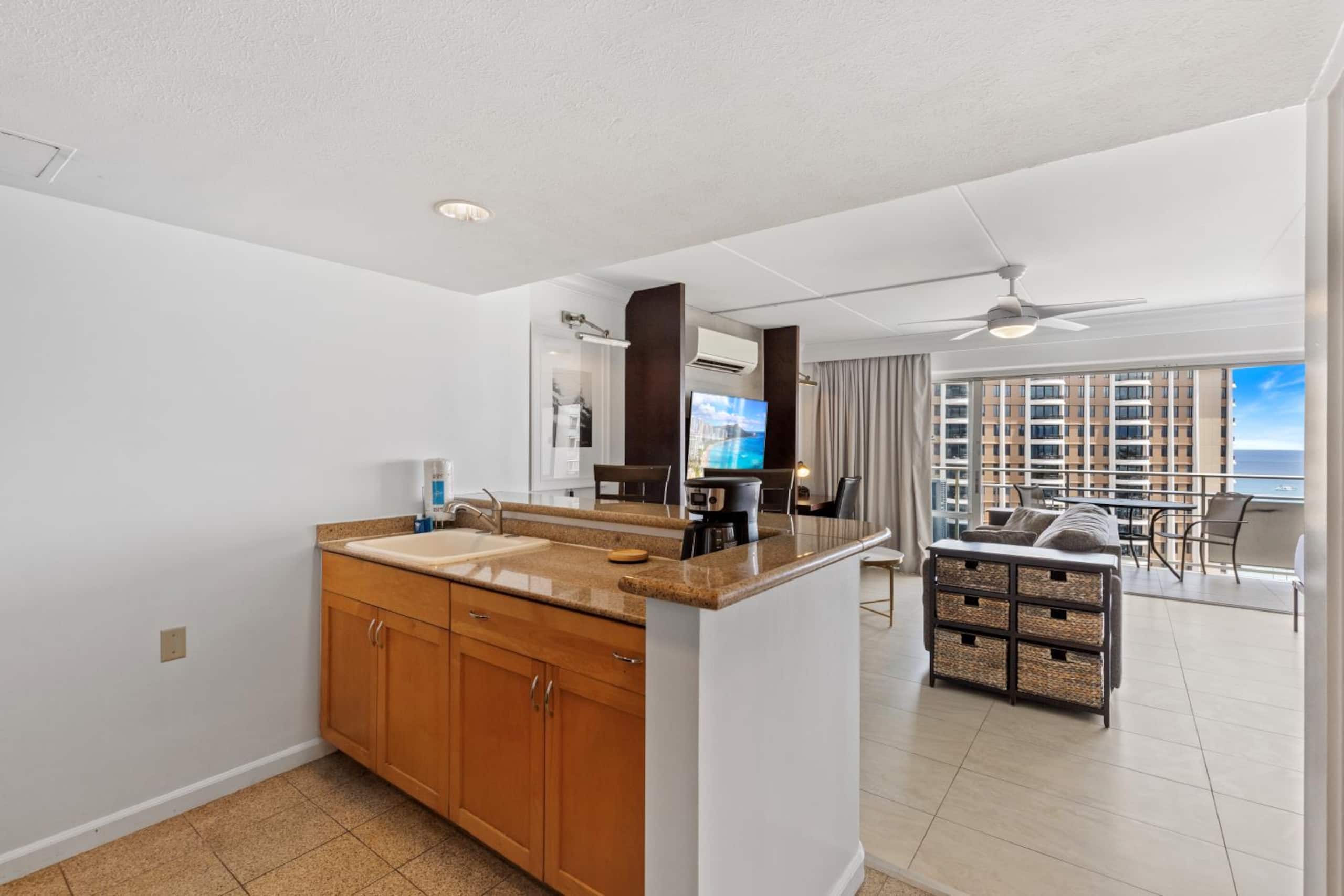 Waikiki Ilikai Resort OceanView Condo with Pools - Image 10