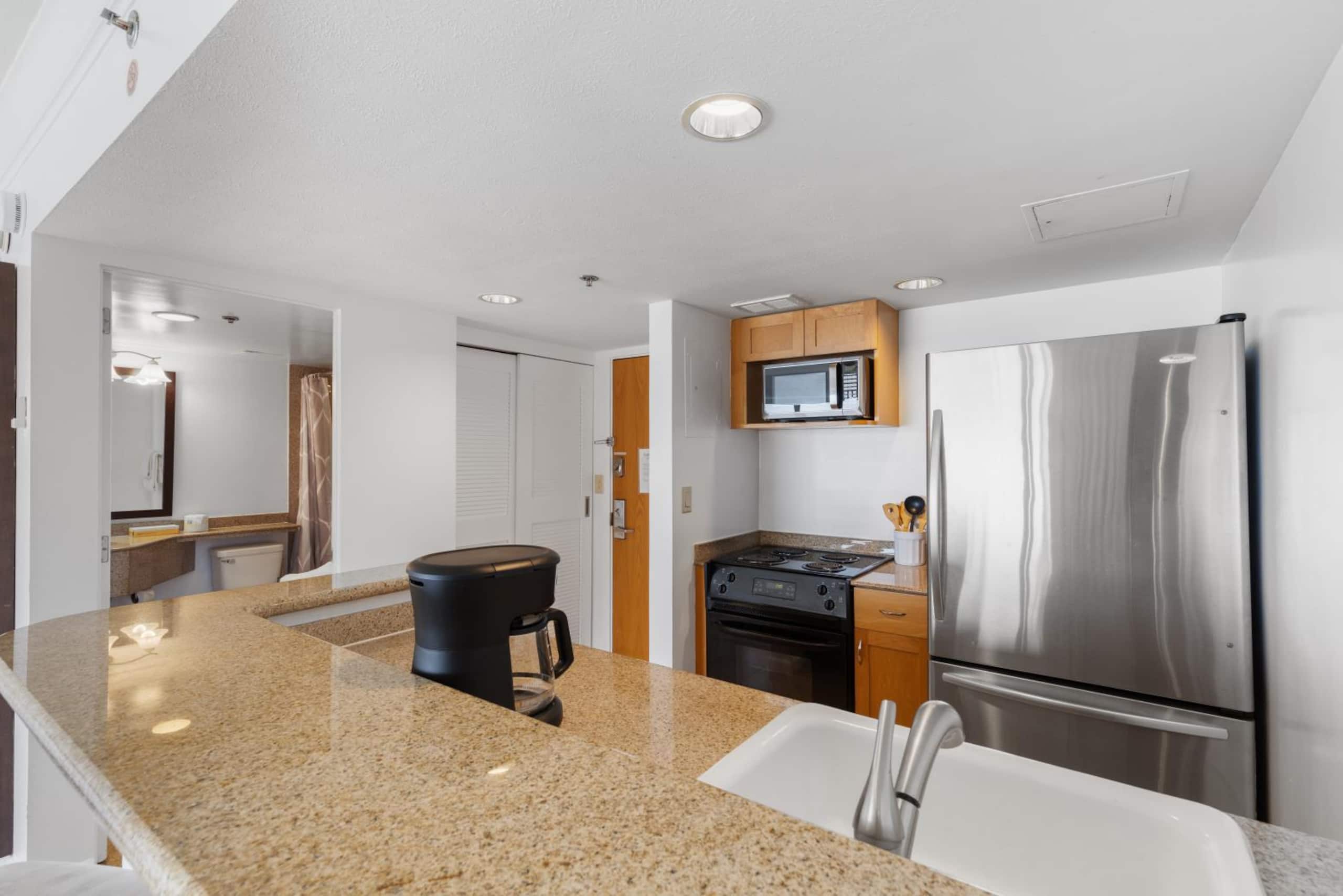 Waikiki Ilikai Resort OceanView Condo with Pools - Image 11