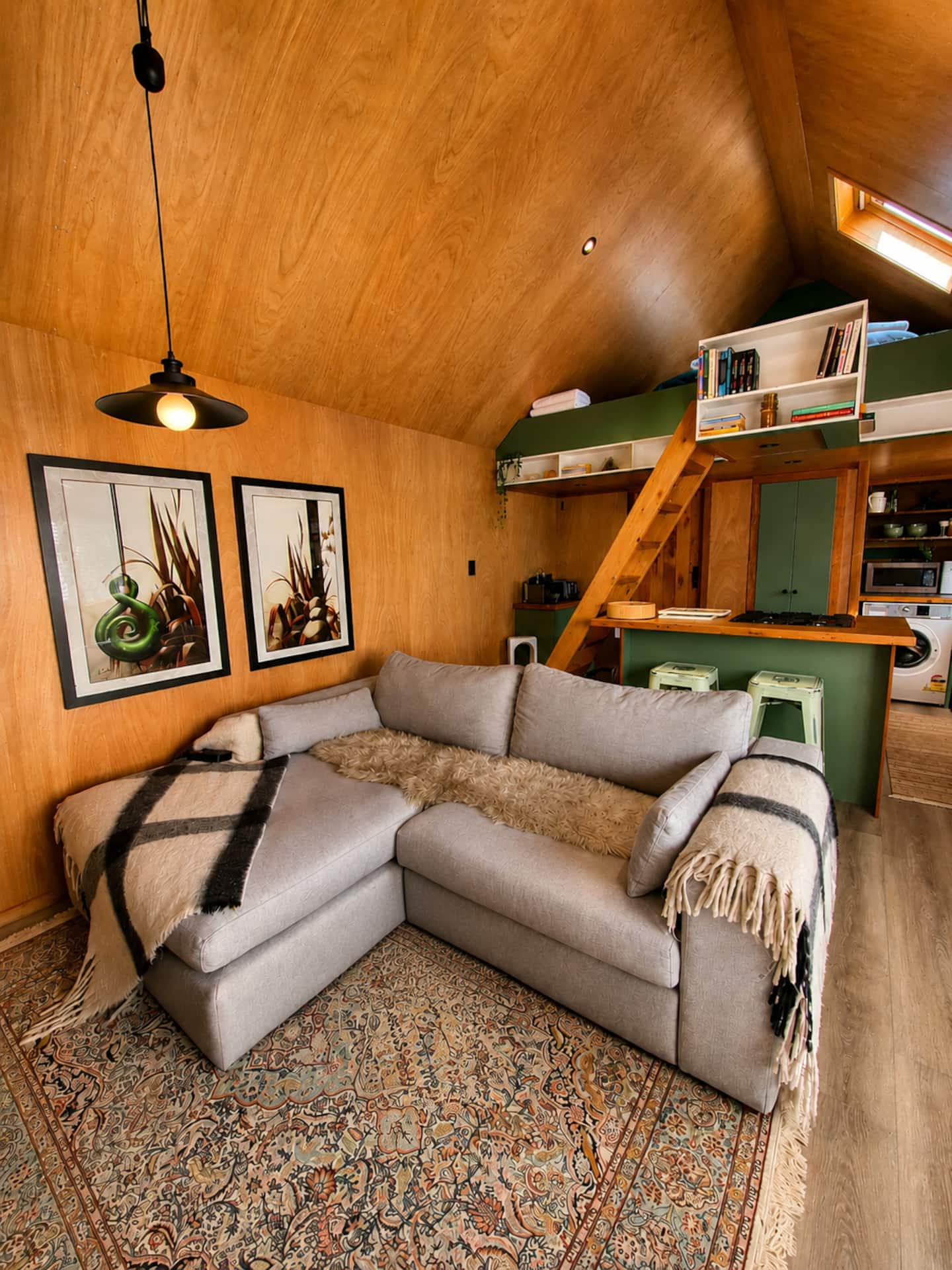 Quaint Akaroa Cabin For Walkers, Hikers & Couples 3