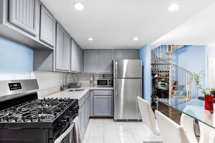 Lovely Manhattan apartment sleeps 9 gallery image 3