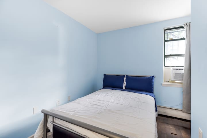 Lovely Manhattan apartment sleeps 9 gallery image 2