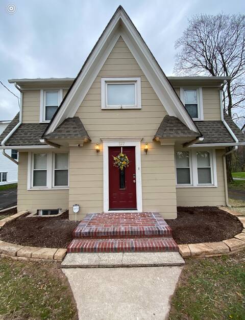 Inviting home near University
