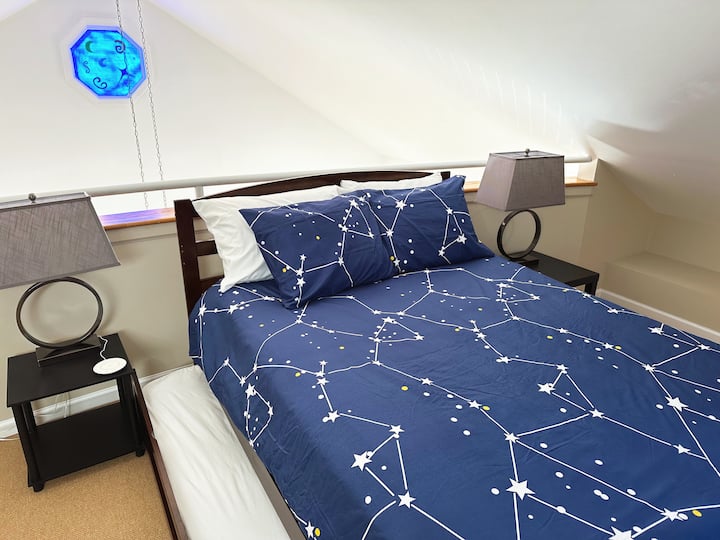 מיטת קווין סייז עם מיטת נפתחת זוגית