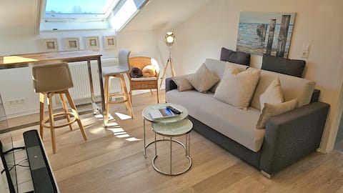 Top performing Airbnb: Apartment with sea view right on the harbor in Butjadingen