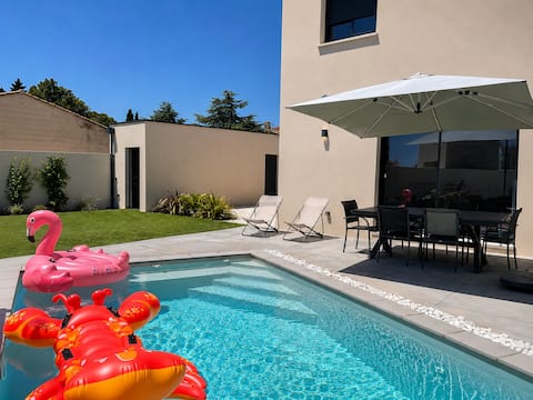 Gabrielle House, family relaxation with pool