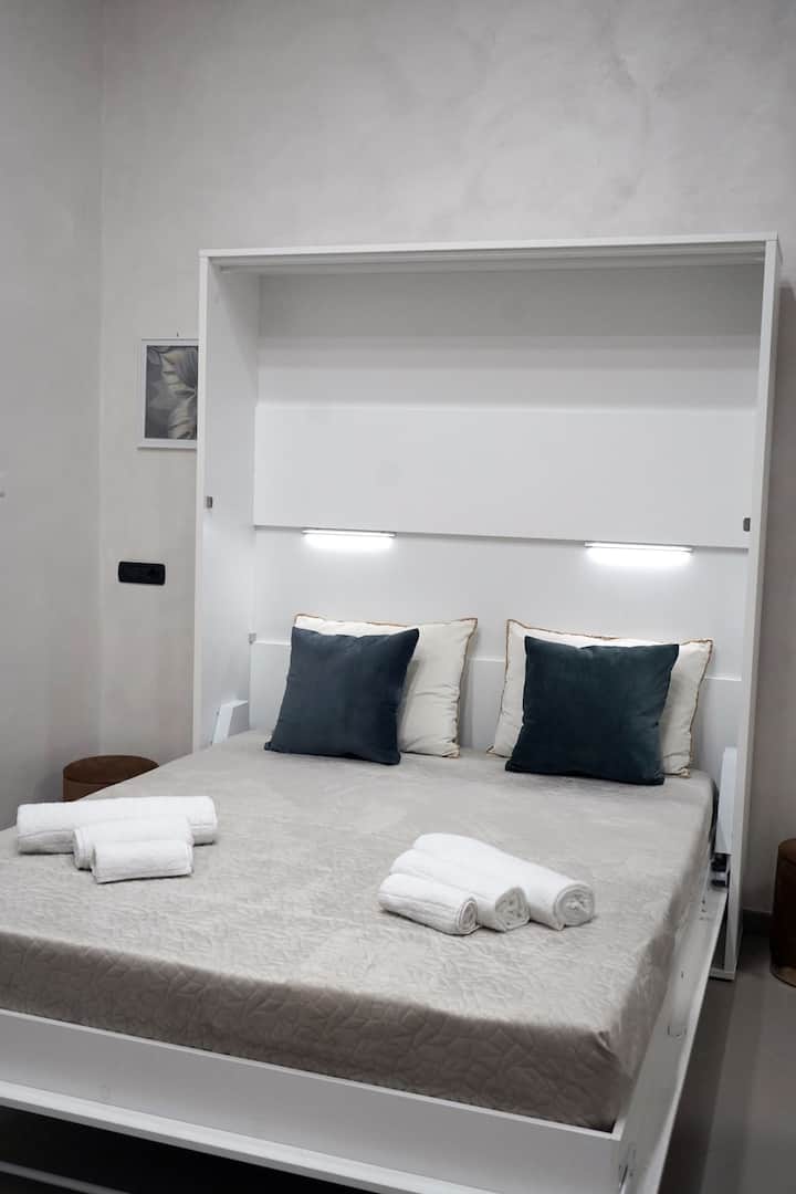 Bright Studio In Rione Sanita' - Metro & Museum - Napoli, İtalya