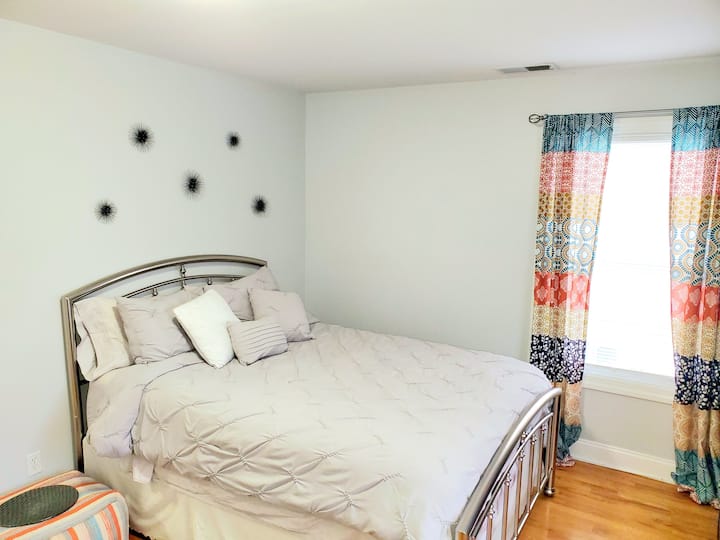 Cozy Queen Gem - Stamford, CT