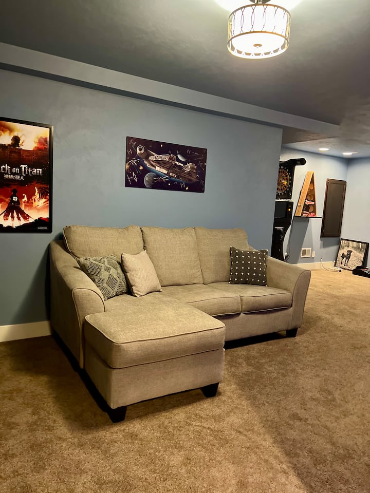 Habitación secreta/sala de juegos (espacio para colchón inflable si es necesario)