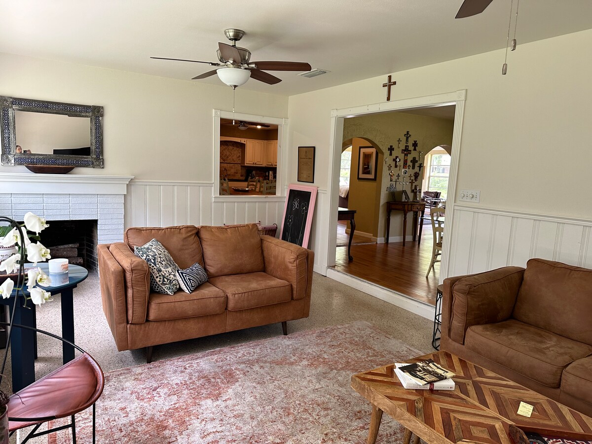 Successful Airbnb property: Delightful DeLand Stetson Charm! in De Land