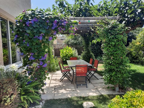 Cozy house with garden and HOT TUB