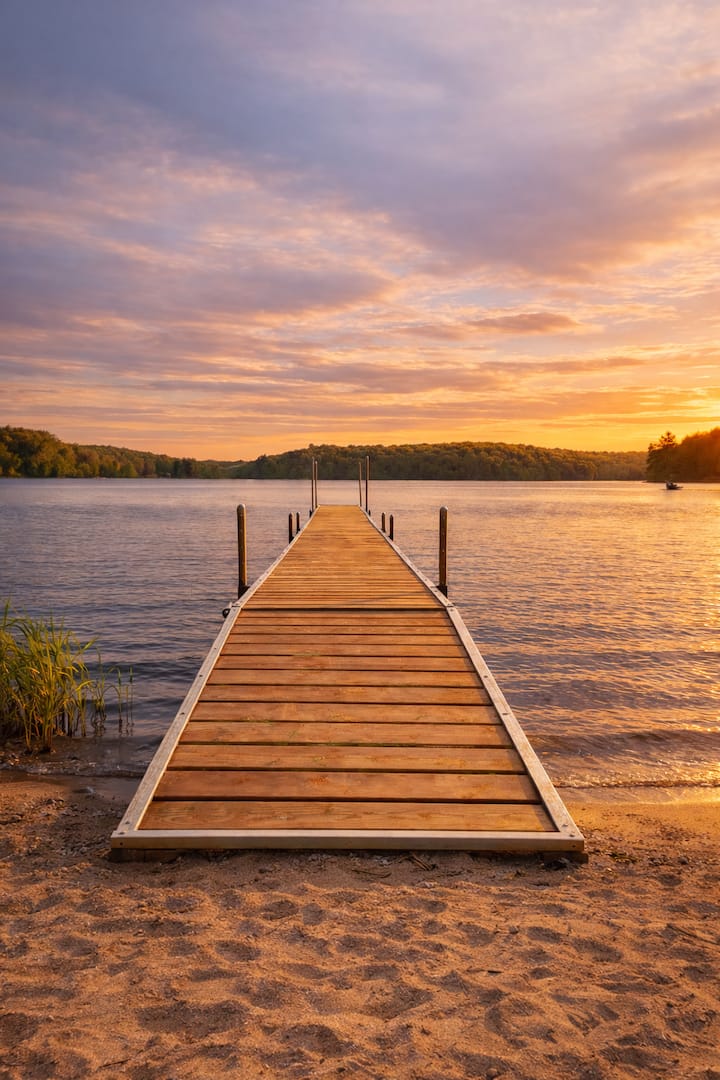 6BR, Hot Tub, Lakefront - Muskoka Sunset Retreat