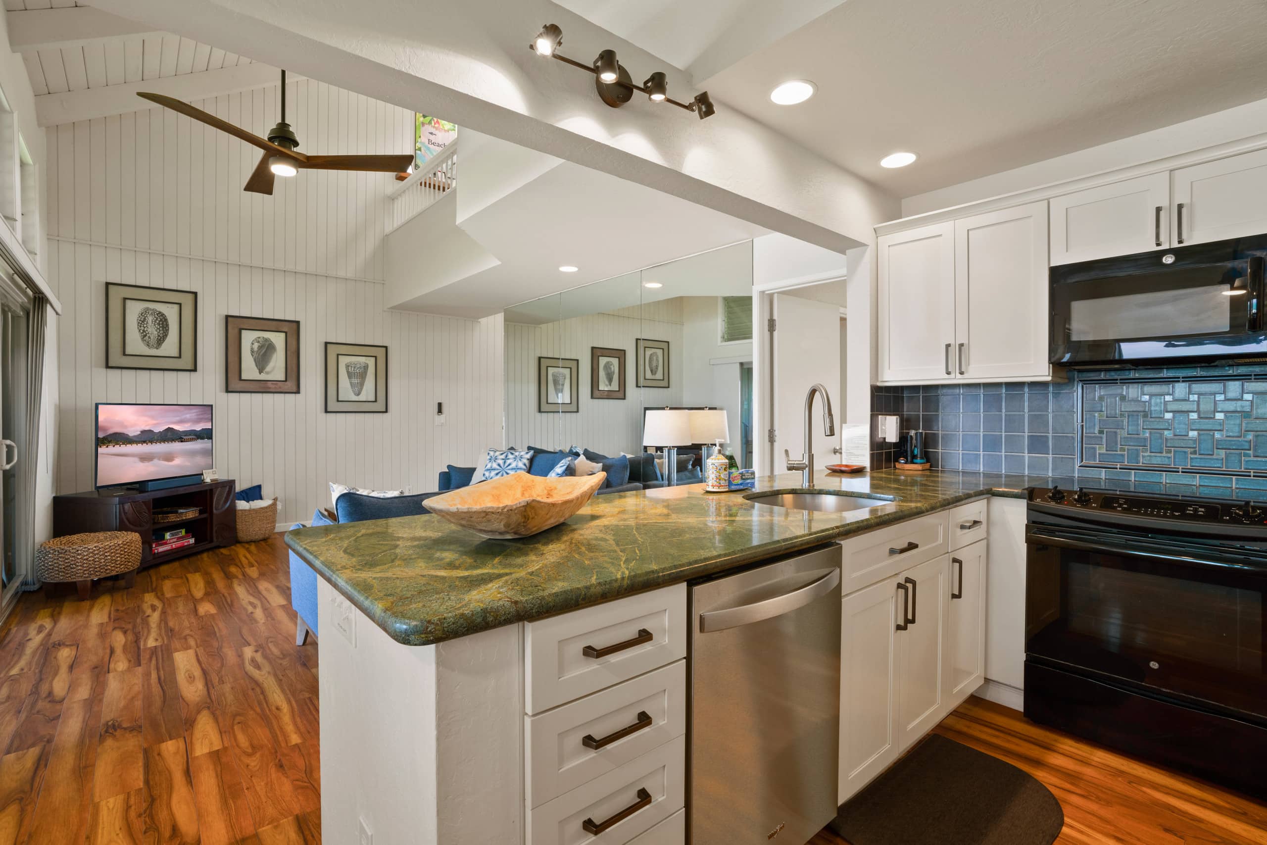 Breathtaking view - 2bd 2ba - AC - Image 7