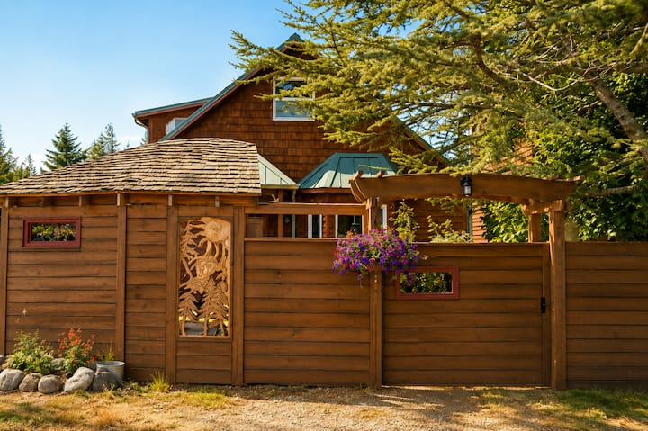 Artisans Haven-hottub-toys-firepit-group Hangout - Sequim, WA