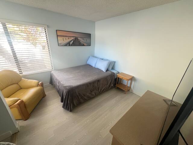 The Electric Beach House ~ 10 Mins To Vegas Strip! gallery image 3