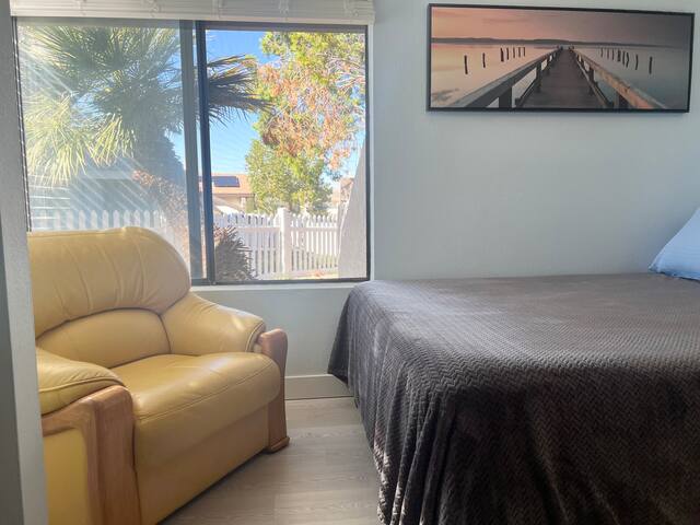 The Electric Beach House ~ 10 Mins To Vegas Strip! gallery image 2