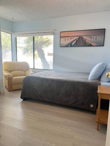 The Electric Beach House ~ 10 Mins To Vegas Strip! gallery image 4